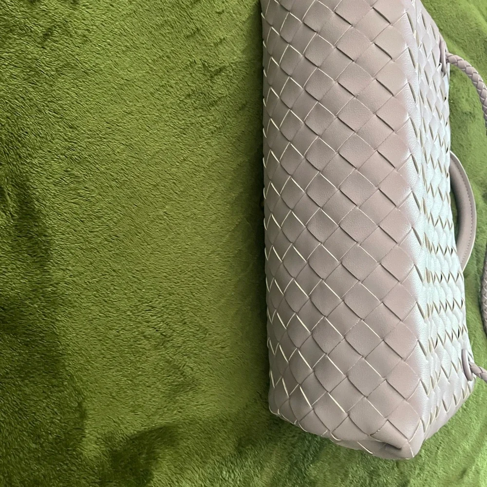 Bottega Veneta inspired  Woven Handbag in light purple with Gold Accent - Picture 9 of 12